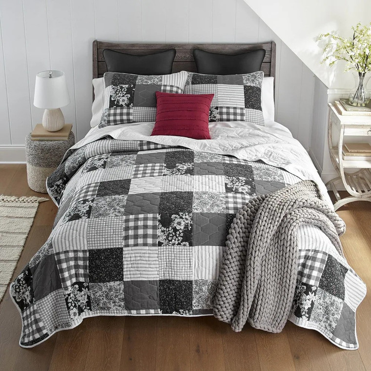 Indiana Farmhouse Quilt Set - With Shams